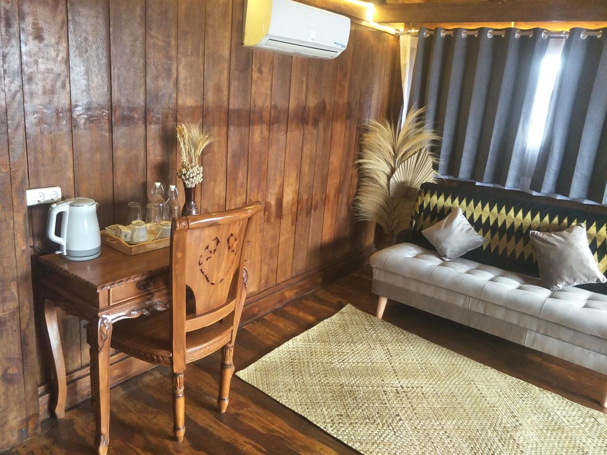 Bujak Permai Villa Matahari Lombok Ntb Praya Kültér fotó